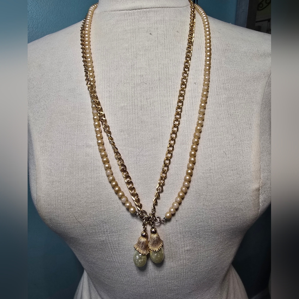 Elegant Vintage Sarah Coventry Pearl and Chain Necklace